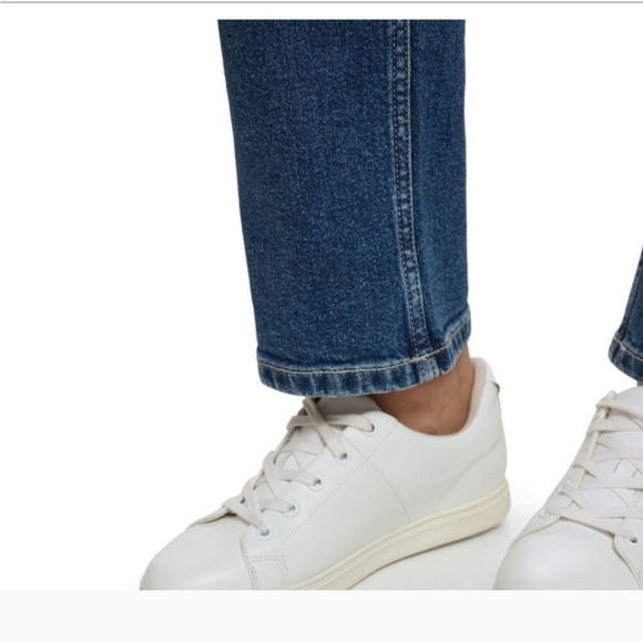 NWT Calvin Klein Straight Leg Jeans in Size 8 and 14 - Picture 3 of 11